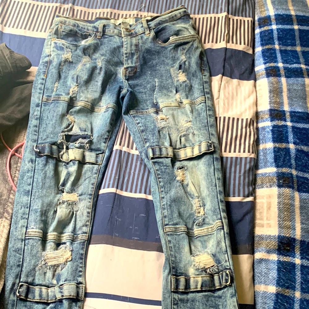 Selling these men jeans size 32